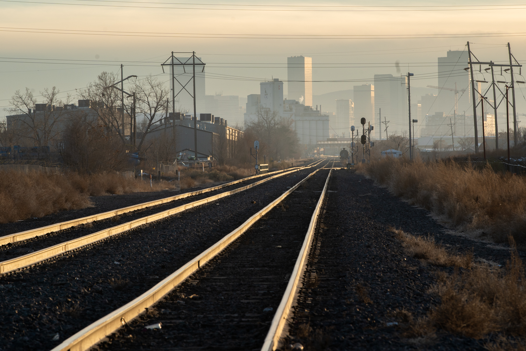 RAILROAD-TRAIN-TRACKS-DENVER-COMMERCE-CITY